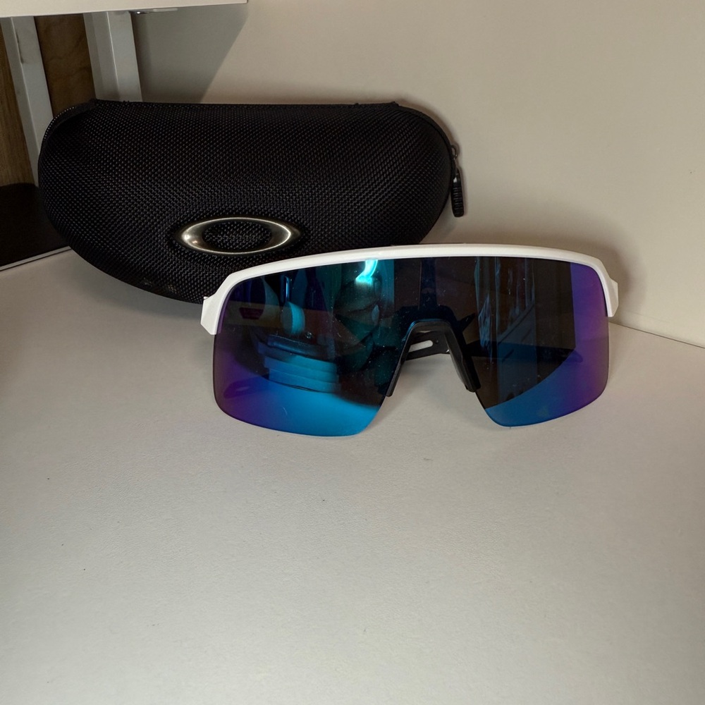 Oakley sutro‎ lite